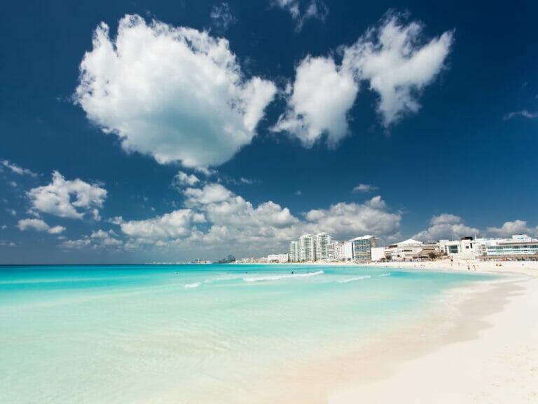 Cancu beach white sand and emerald green sea - the best time to vist Cancun
