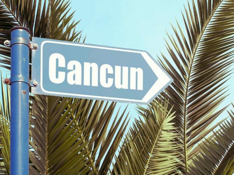 Can I Take an Uber From the Cancun Airport? - Cancun sign