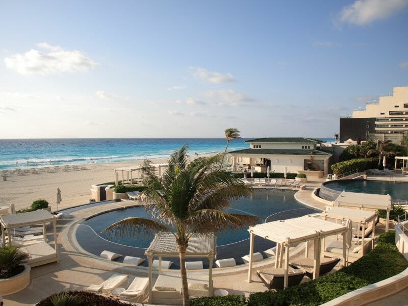 Cancun resort pool no people