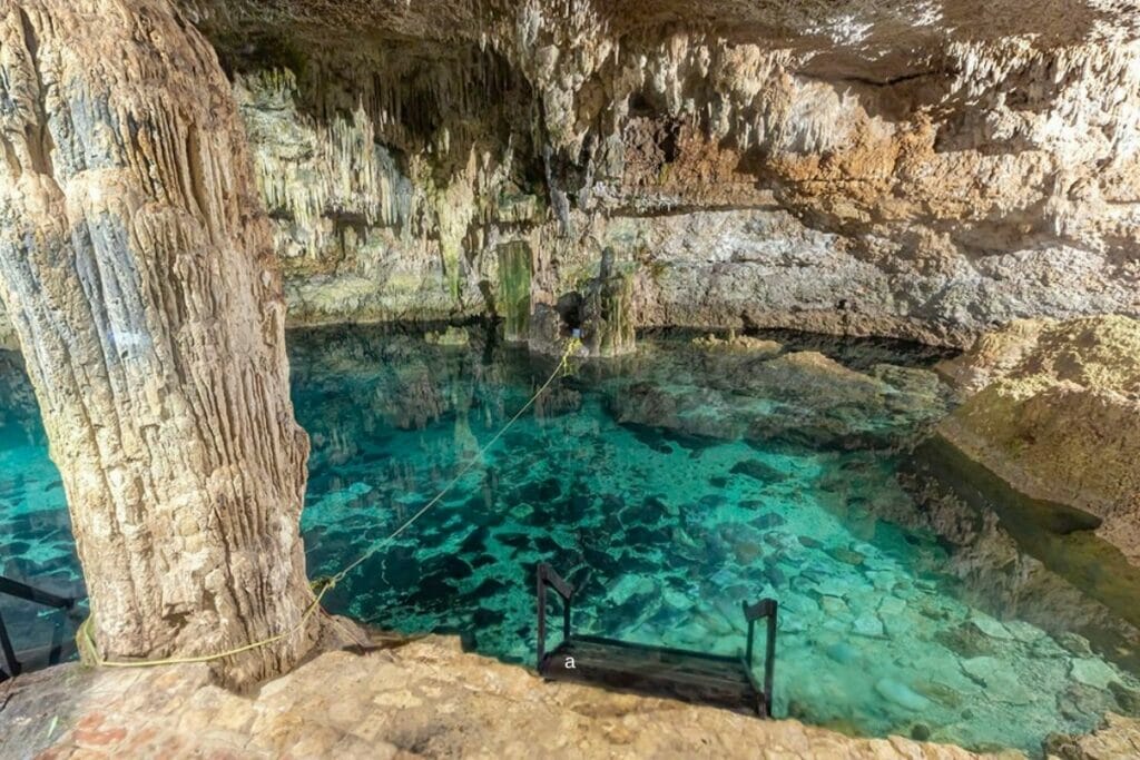 Choo ha cenote Stalactites
