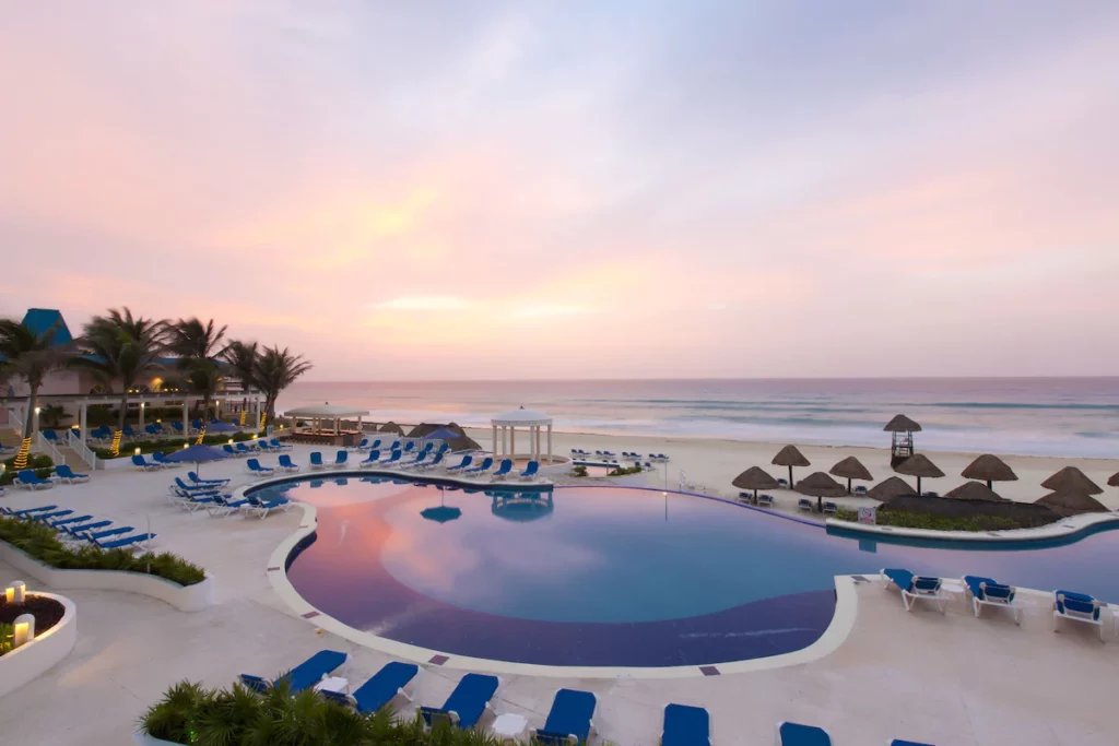 Golden Parnassus Cancun Resort