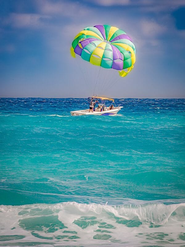 Parasailing in the cancun sea