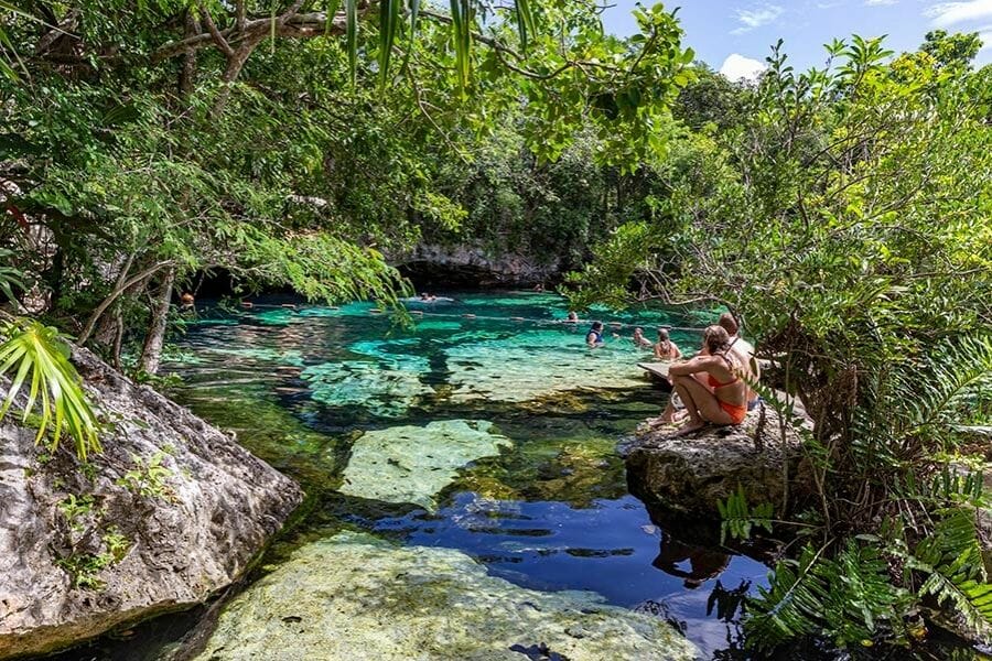 cenote azul couple