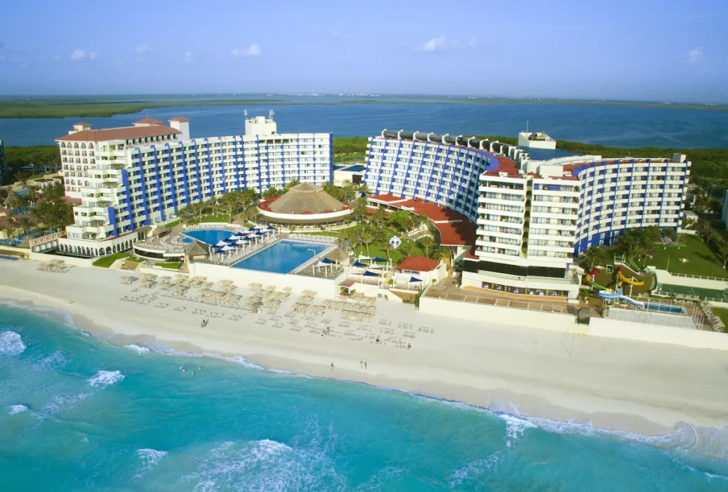Crown Paradise Club Cancun hotel