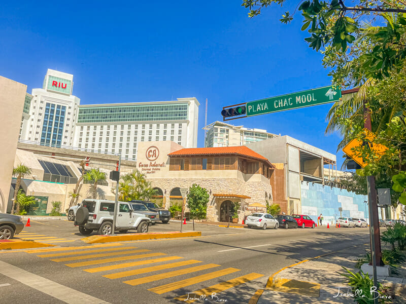 Avenida Kukulcan - Plaza Caracol Cancun