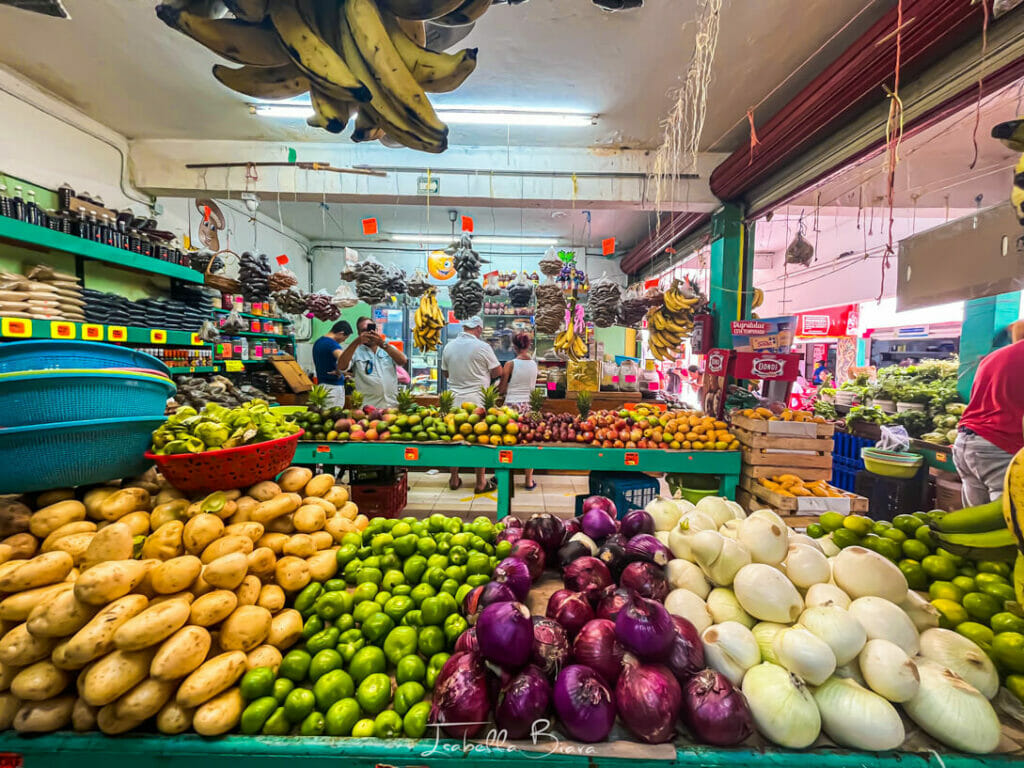 Mercado 23 fruit shop cancun