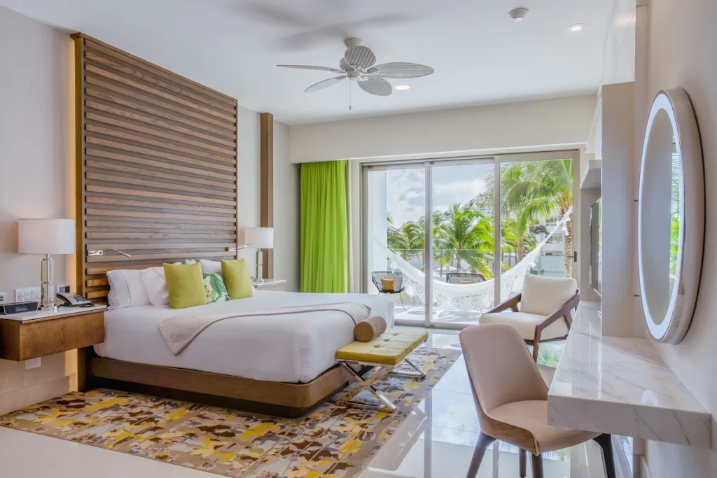 Junior suite with huge bed in Garza Blanca