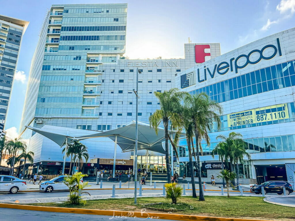 Exterior view of Plaza las Americas under a sunny day.