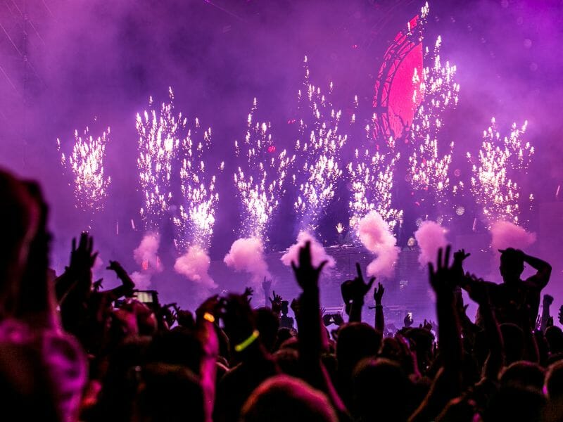 Smoke and fireworks on the stage 