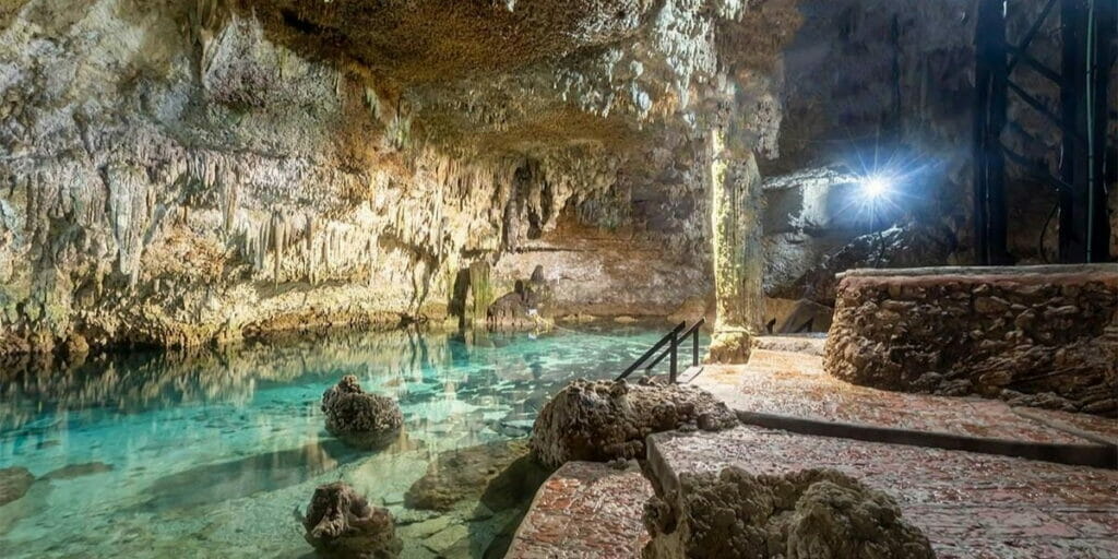 Choo Ha cenote with blue waters.