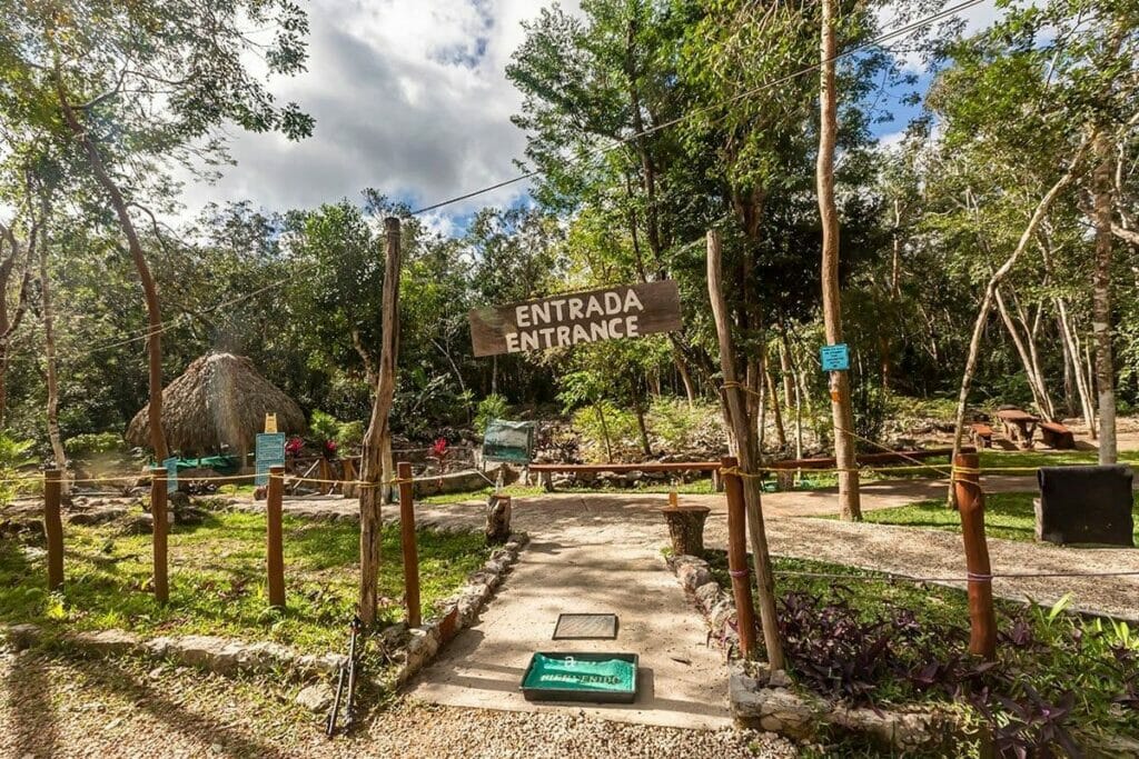 Entrance of Cenote Choo Ha with a small pathway.