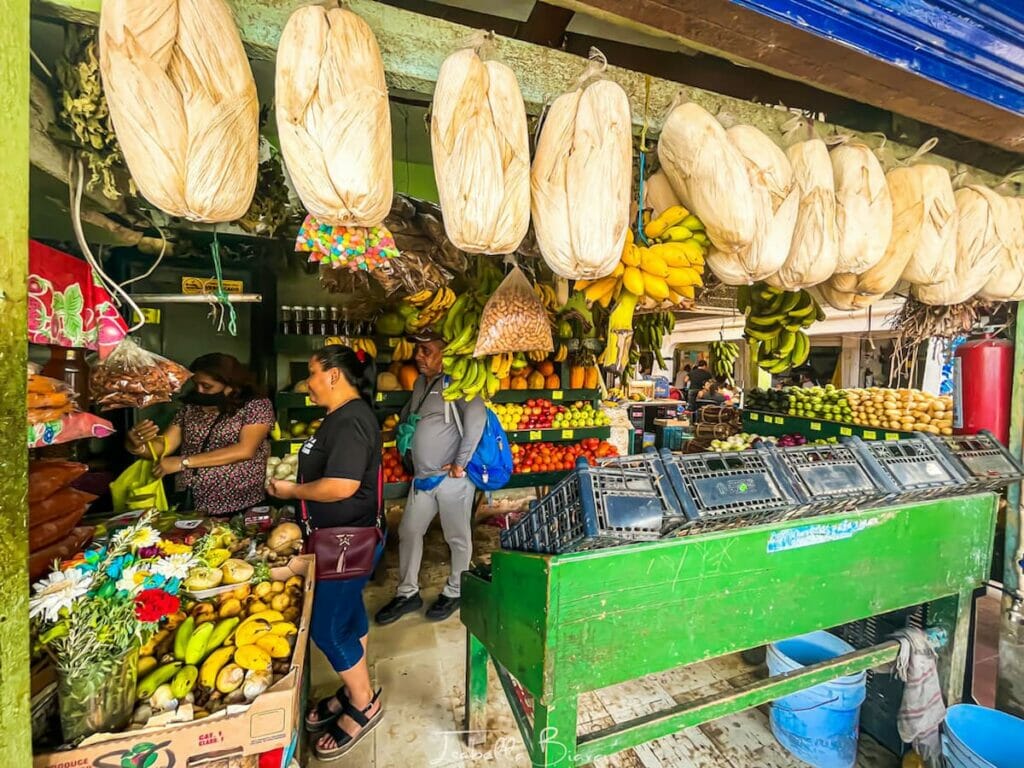 Fruit shop in Mercado 23.