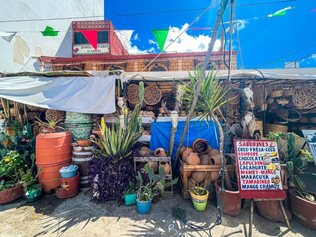 Handcrafted souvenirs in Mercado 23.