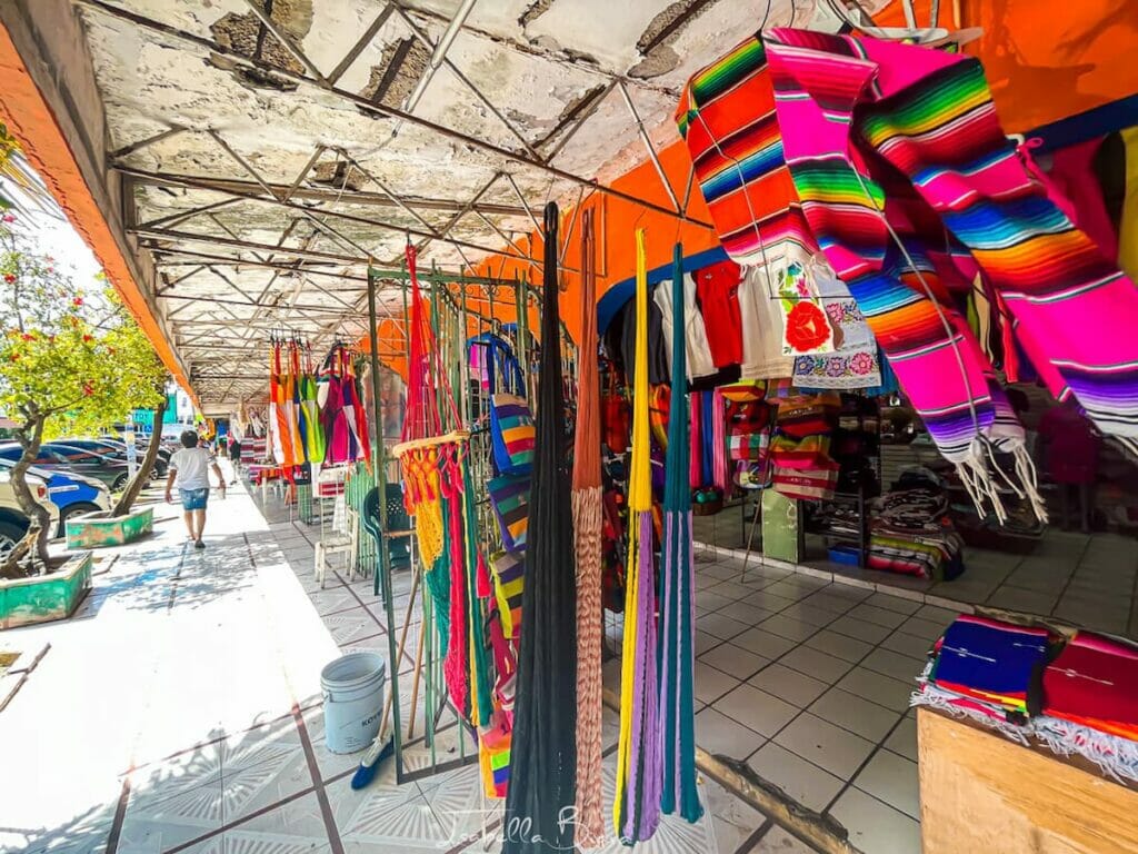 Outdoor stalls in Mercado 23.