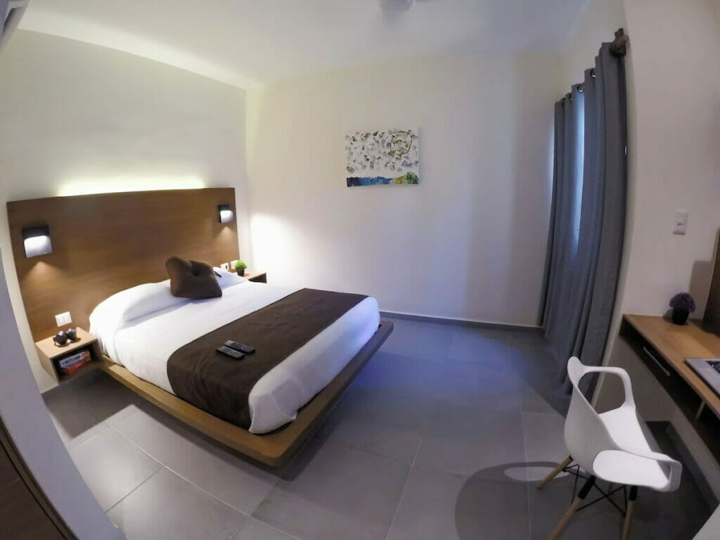 Viento Suites Cancun room with a bed and a study table.