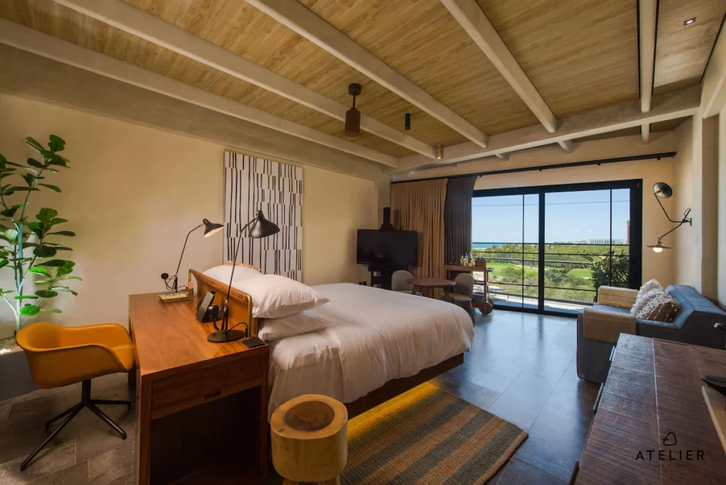 Luxury hotel in Cancun with a working area and a small living room.