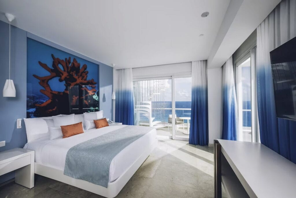 Blue and coral themed room in Cancun.