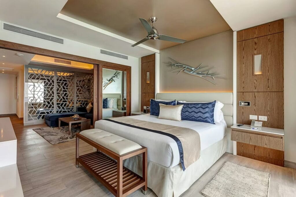 Huge room with complete facilities at Royalton CHIC.