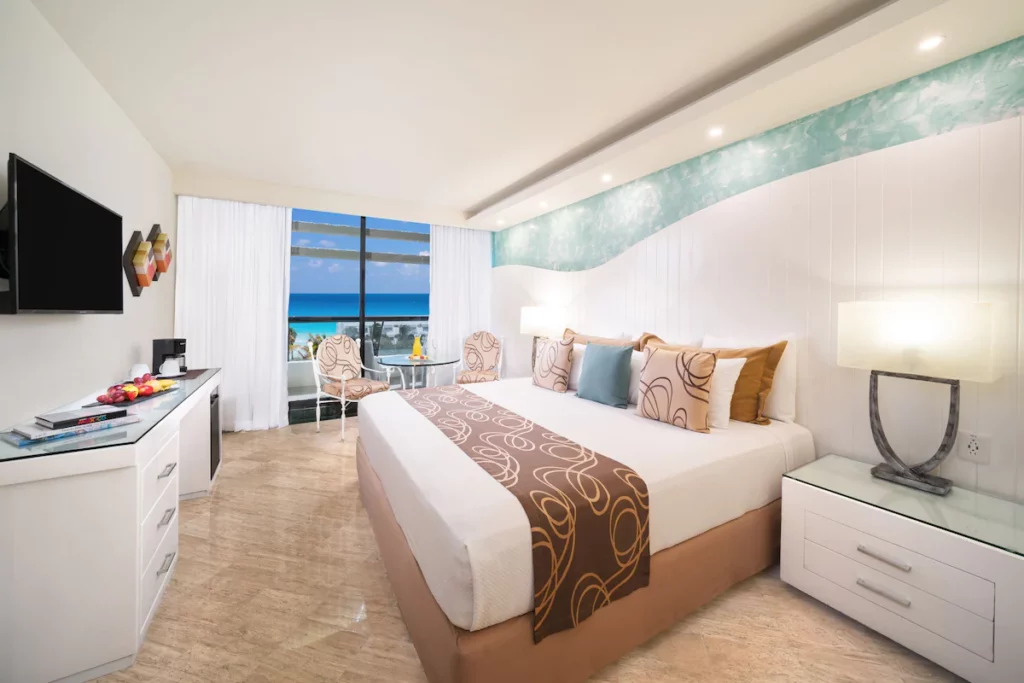 Grand Oasis Cancun room with TV and cozy bed.