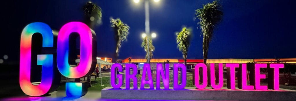 Grand Outlet Riviera Maya Board Sign
