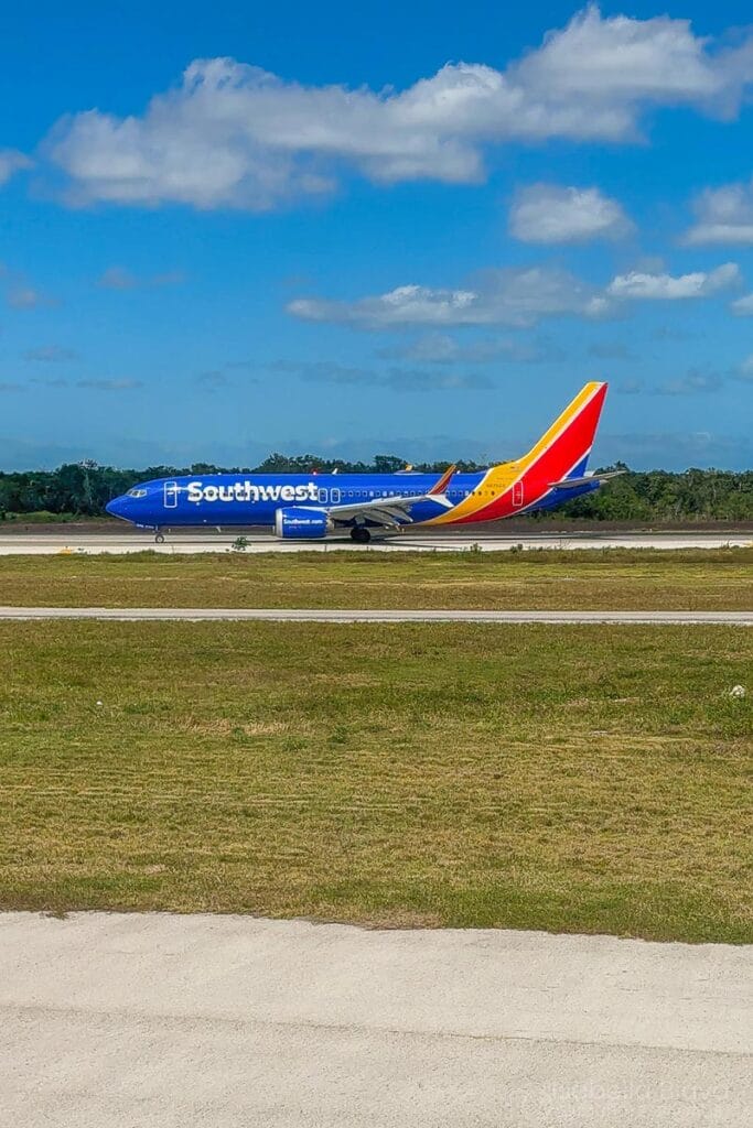 Cancun southwestern airline plane