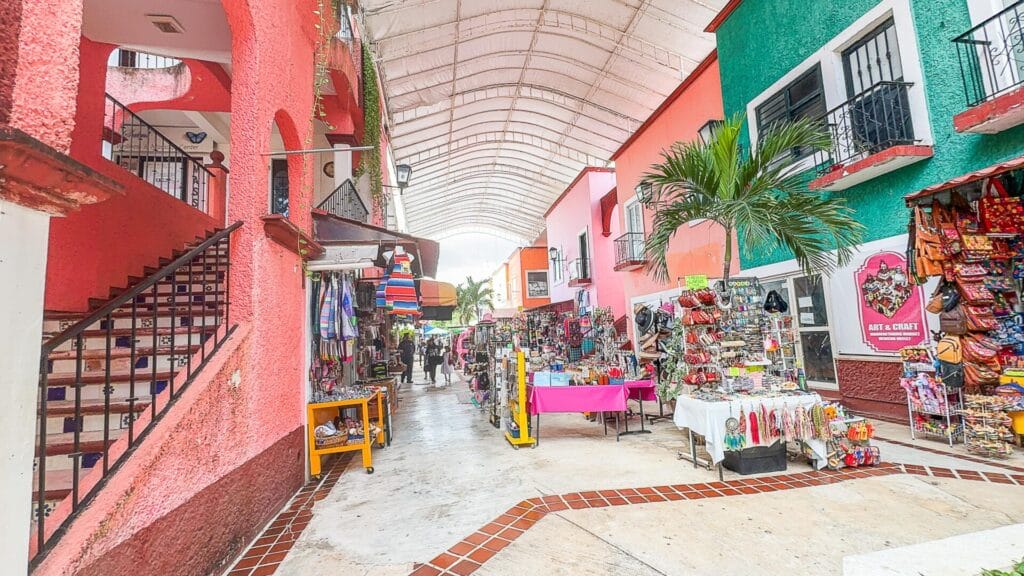 Cancun Mercado 28 shopping