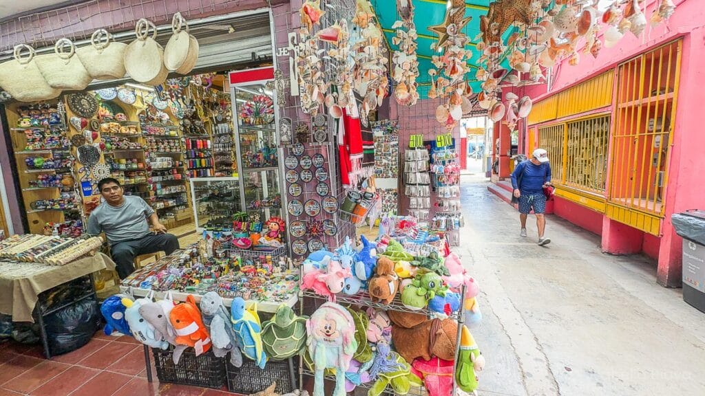 Cancun Mercado 28 shopping