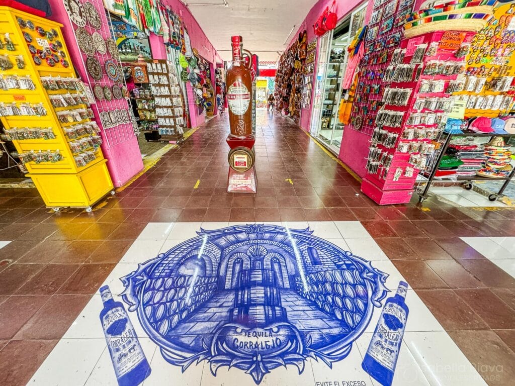 Cancun Mercado 28 shopping